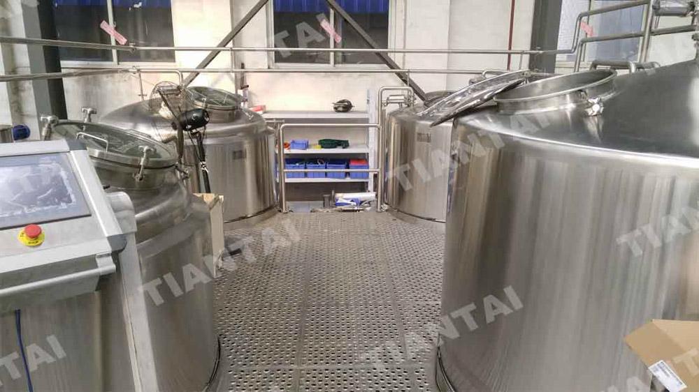 Automated 2000L four vessel brewery--PLC control